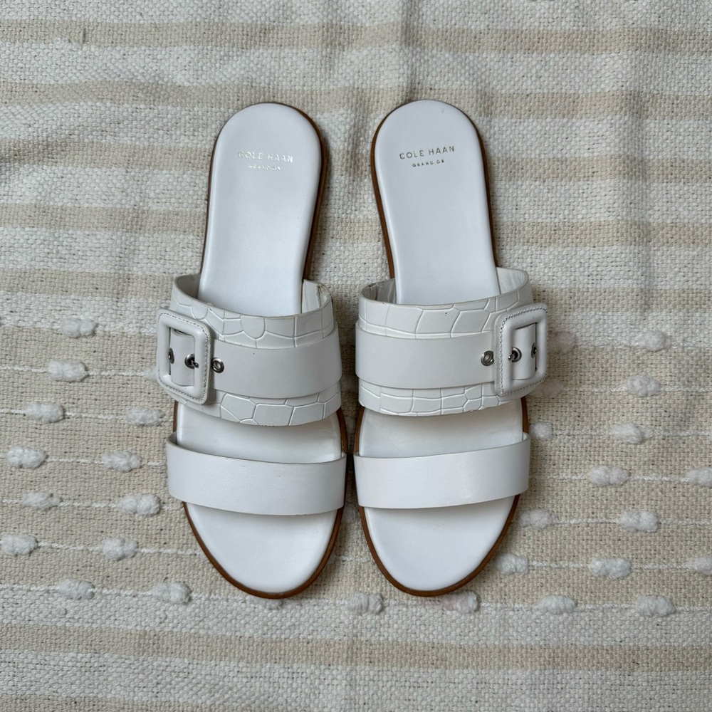Cole Hann Amavia Double-Band Optic White Embossed Leather Sandals size 9.5